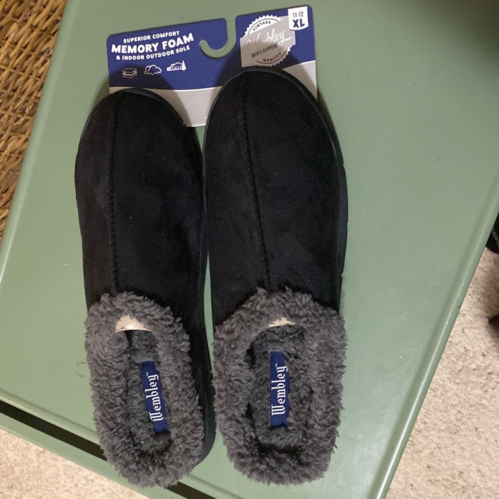 NWT Wembley Men's Black gray, indoor outdoor Slippers with Memory Foam XL/11-12
